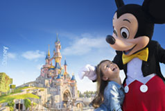 Disneyland® ParisKolmekymmentä kilometriä Pariisista sijaitsee Disneyland® Resort Paris, Euroopan suurin huvipuisto. Täällä on kaksi hauskaa huvipuistoa vauhdikkaine laitteineen ja paraateineen. Täällä voit tavata myös kaikki Disneyn ihastuttavat satuhahmot. 
Avoinna: Vuoden ympäri.