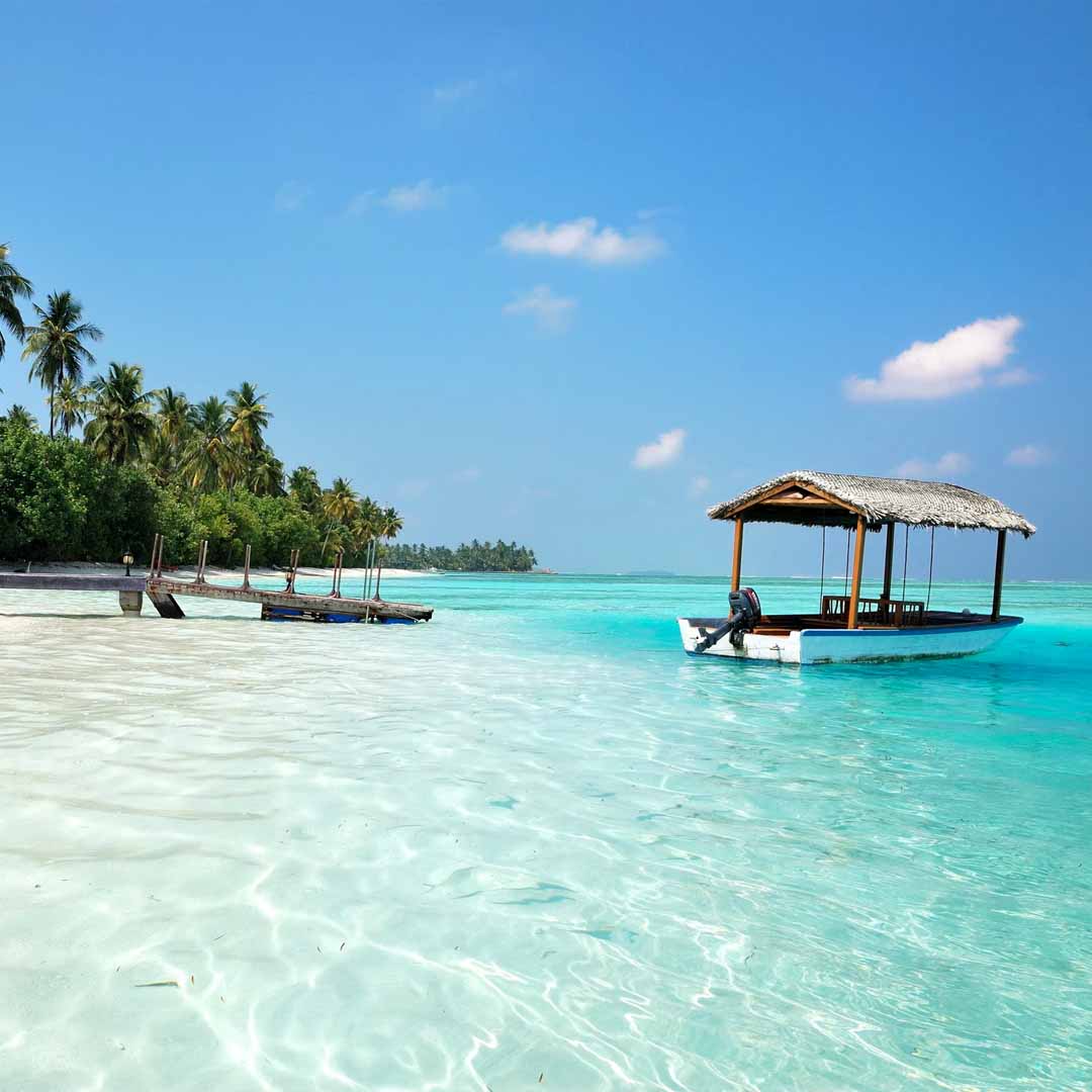 MaldivernaVita sandstränder och turkosa vatten
