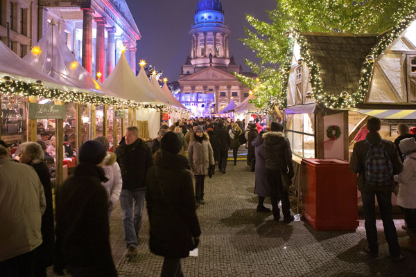 Pääkaupunki BerliiniPääkaupunki Berliini voi ylpeillä useilla joulumarkkinoilla - tulevana jouluna niitä on yli 60 paikassa. 
Joulumarkkinat: 26/11-31/12.
 
 