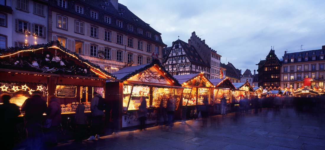 StrasbourgTänä vuonna pidetään upeat joulumarkkinat Strasbourgissa 447. kerran, mikä tekee niistä yhdet vanhimmista - ei pelkästään Ranskassa vaan koko maailmassa. 
 
 
 