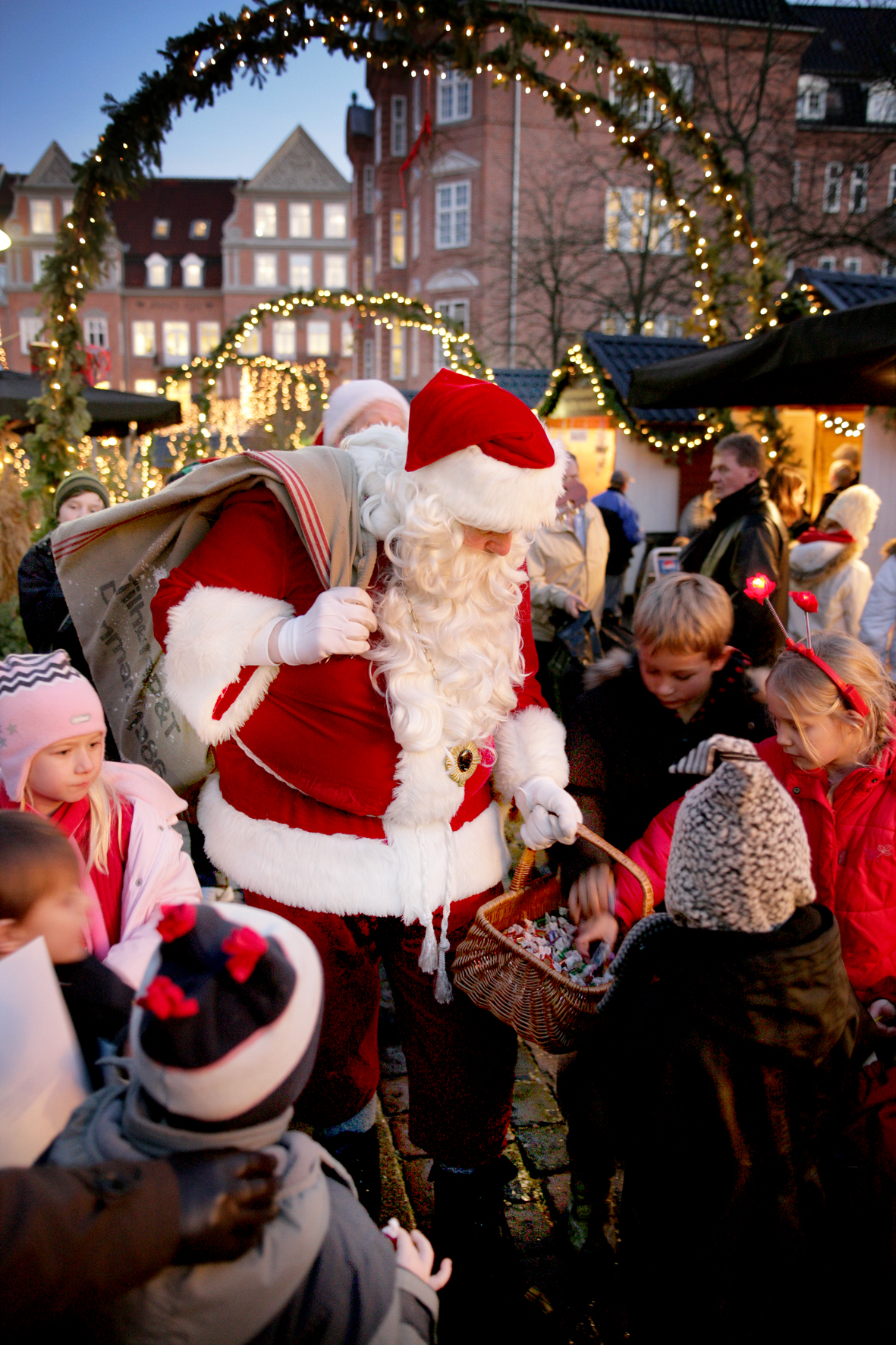 AalborgPoczuj podniosły zapach świąt. Znajdziesz tu wszystko, czego poszukujesz na tę uroczystość.
Jarmark w terminie: 17/11-23/12
 
 